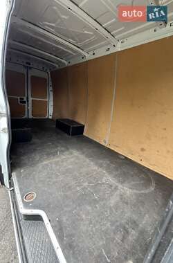 Грузовой фургон Iveco Daily 2012 в 