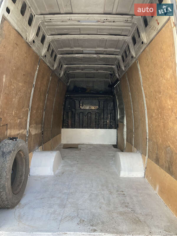 Вантажний фургон Iveco Daily 2006 в Рівному