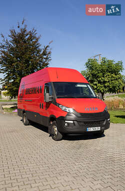 Грузовой фургон Iveco Daily 2015 в Почаеве