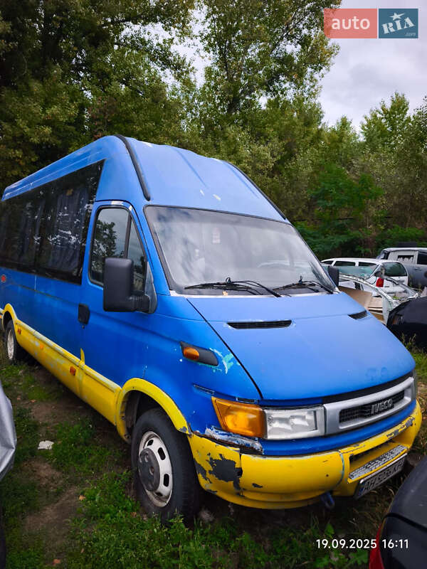 Пригородный автобус Iveco Daily 2004 в Каневе