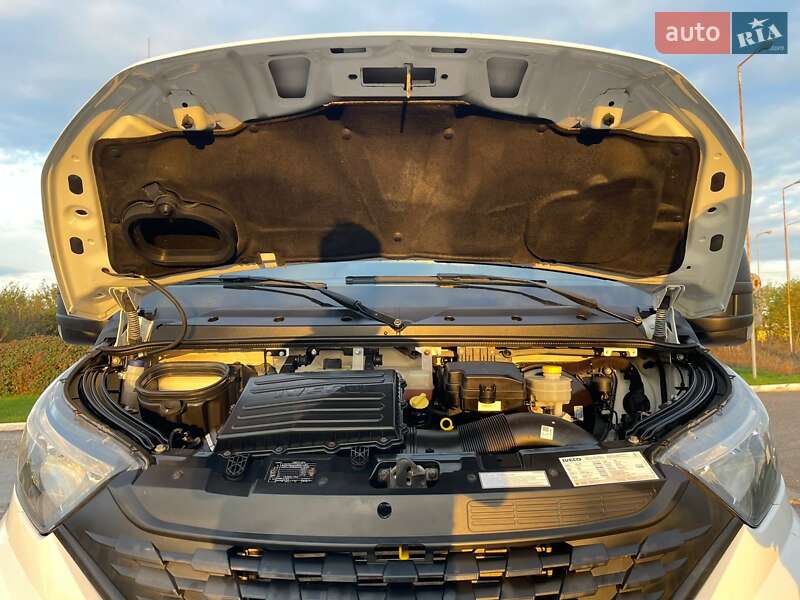 Автовоз Iveco Daily 2020 в Ужгороде