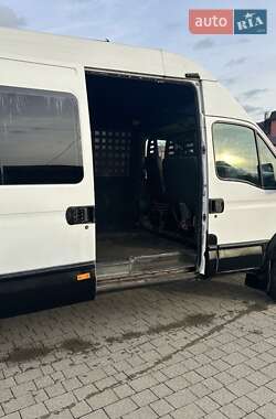 Грузовой фургон Iveco Daily 2003 в  фото 12 Грузовой фургон Iveco Daily 2003 в