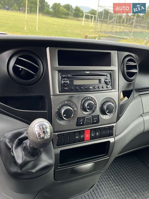 Грузовой фургон Iveco Daily 2012 в Мукачево