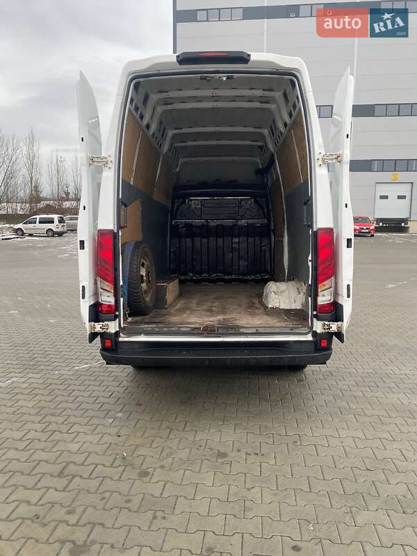 Вантажний фургон Iveco Daily 2019 в Львові