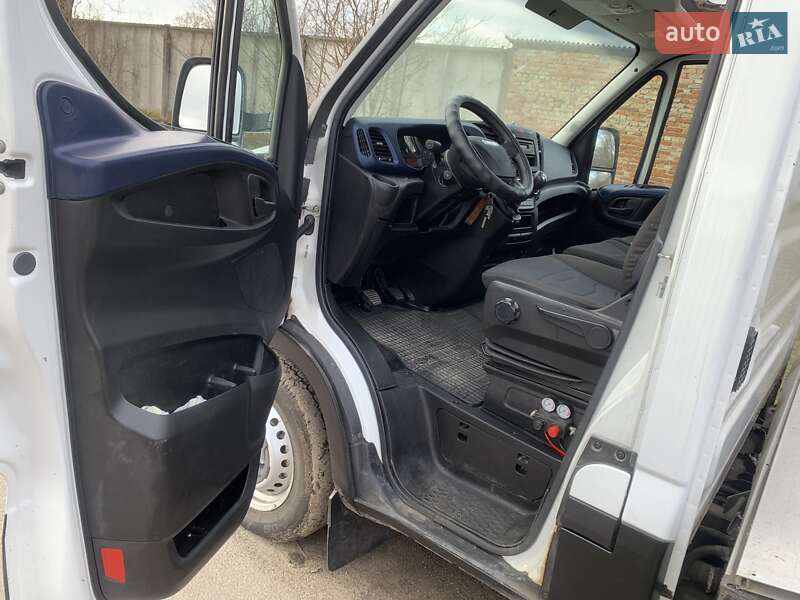 Вантажний фургон Iveco Daily 2016 в Золочеві