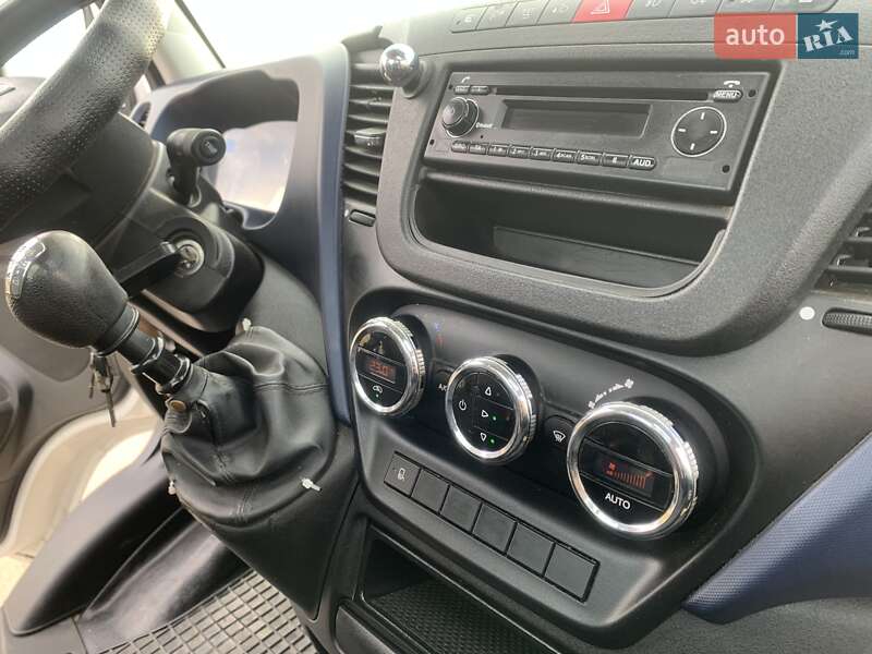 Вантажний фургон Iveco Daily 2016 в Золочеві