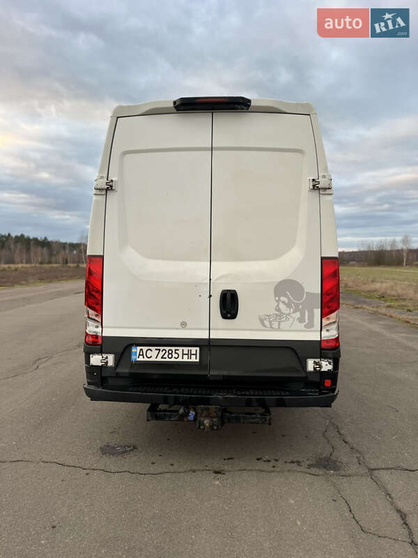 Микроавтобус грузовой (до 3,5т) Iveco Daily 2015 в Луцке
