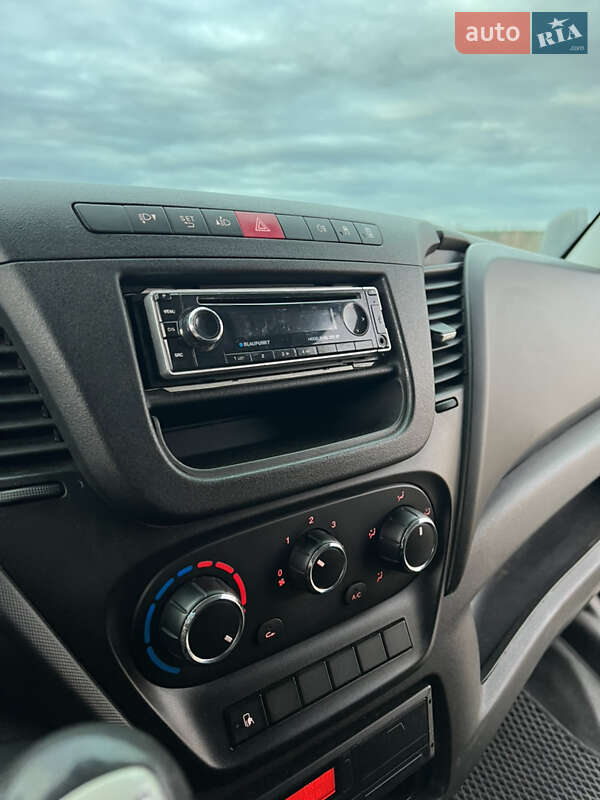 Микроавтобус грузовой (до 3,5т) Iveco Daily 2015 в Луцке