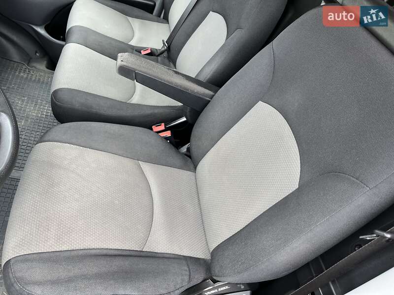 Микроавтобус грузовой (до 3,5т) Iveco Daily 2012 в Мукачево