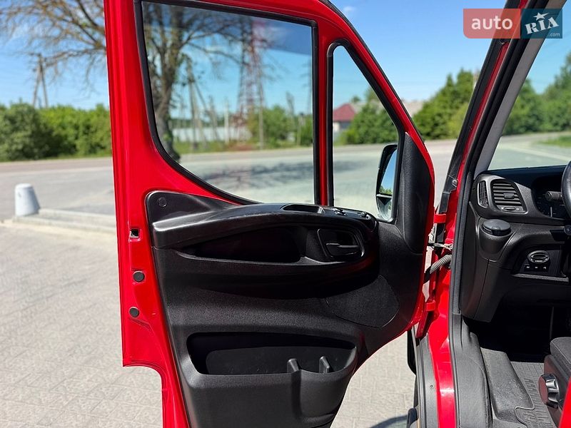 Микроавтобус грузовой (до 3,5т) Iveco Daily 2015 в Почаеве фото 60 Микроавтобус грузовой (до 3,5т) Iveco Daily 2015 в Почаеве