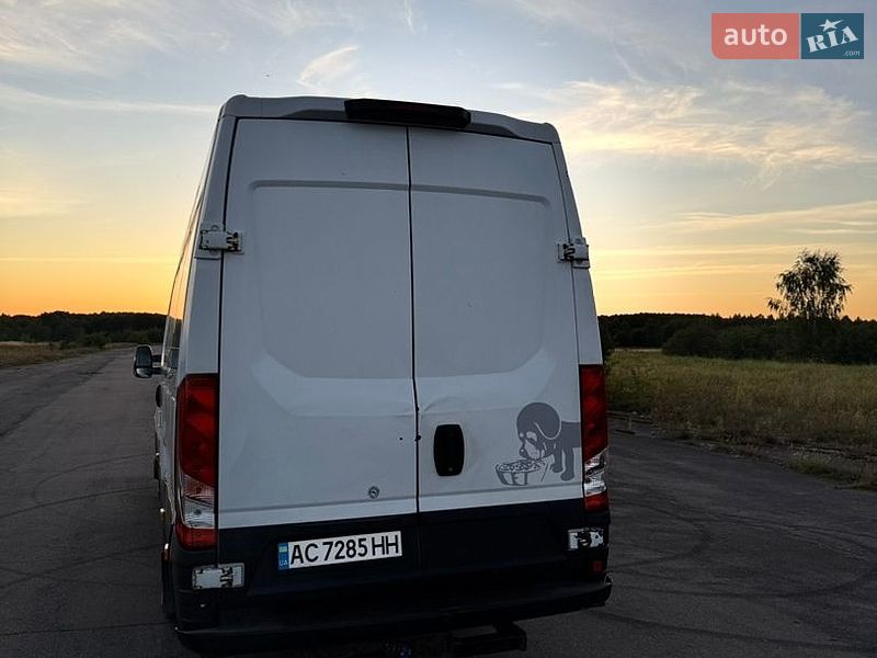 Грузовой фургон Iveco Daily 2015 в Любешове