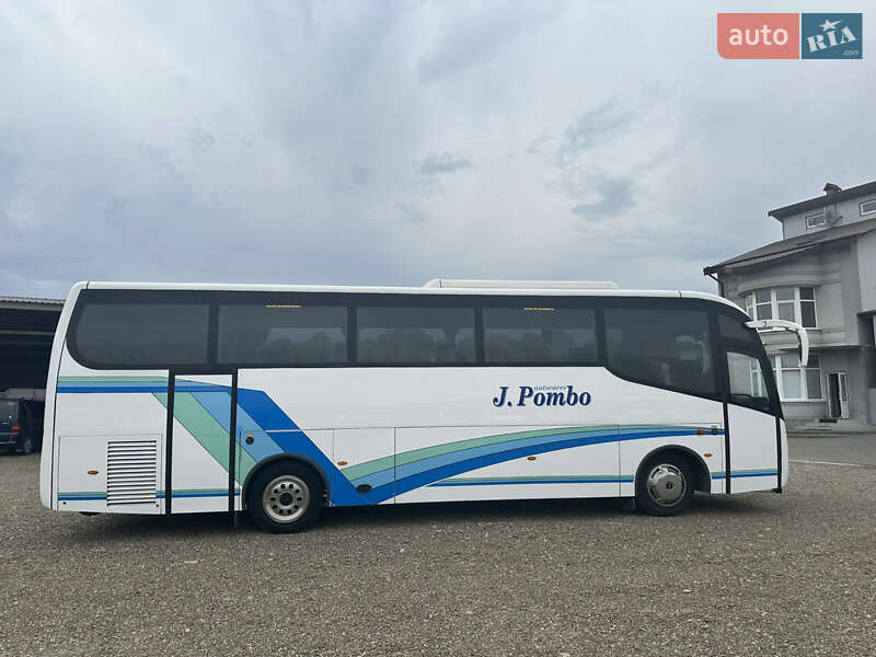 Туристичний / Міжміський автобус Iveco EuroCargo 2009 в Чернівцях