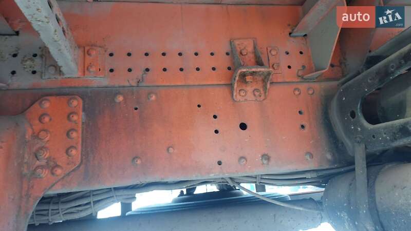 Грузовой фургон Iveco EuroTech 1995 в Ровно