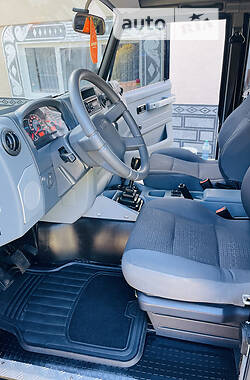 Позашляховик / Кросовер Iveco Massif 2009 в 