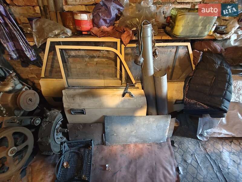 Хэтчбек ИЖ 21251 Комби 1987 в Ромнах