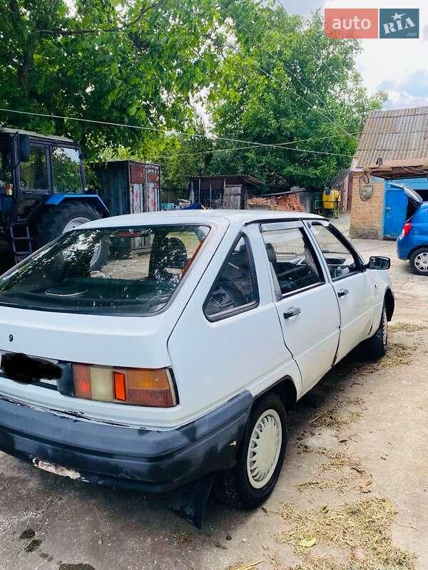 Хэтчбек ИЖ 2126 Ода 2002 в Кропивницком