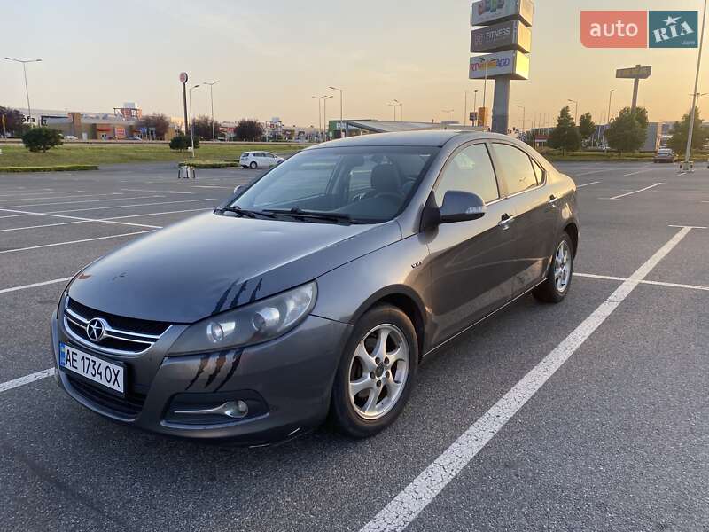 Седан JAC J5 2014 в Львові