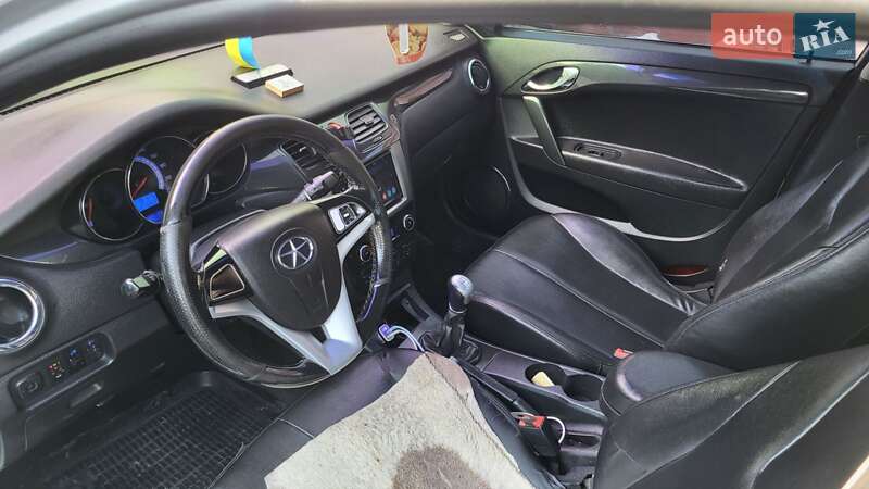 Седан JAC J5 2013 в Кременці