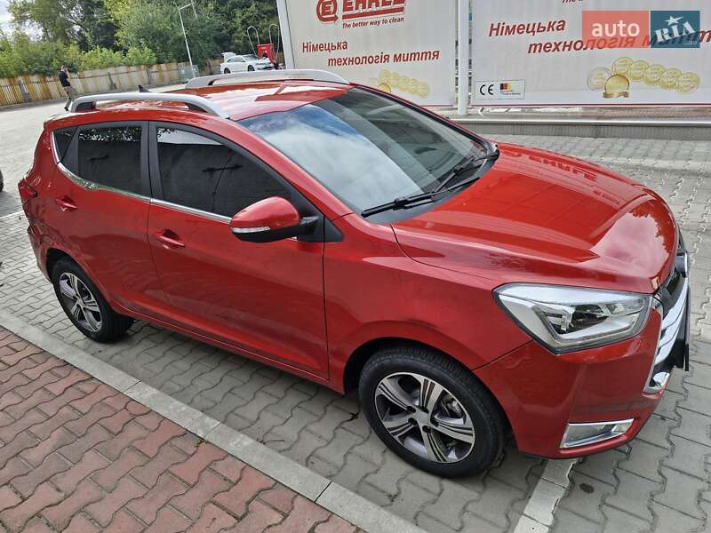 Позашляховик / Кросовер JAC JS2 2022 в 
