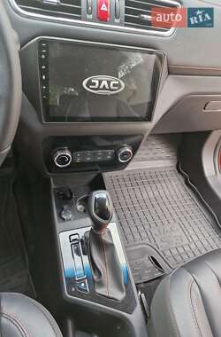 Позашляховик / Кросовер JAC JS2 2022 в 
