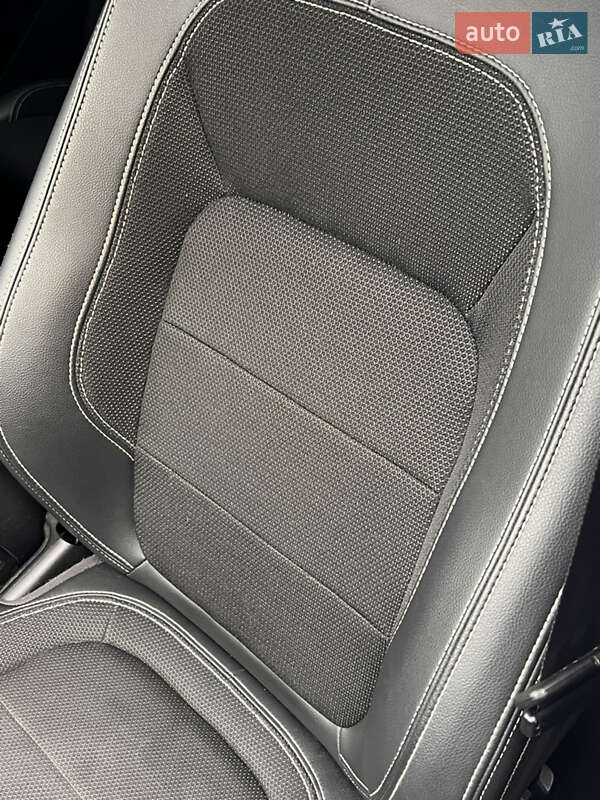 Внедорожник / Кроссовер Jaguar E-Pace 2019 в Киеве фото 20 Внедорожник / Кроссовер Jaguar E-Pace 2019 в Киеве