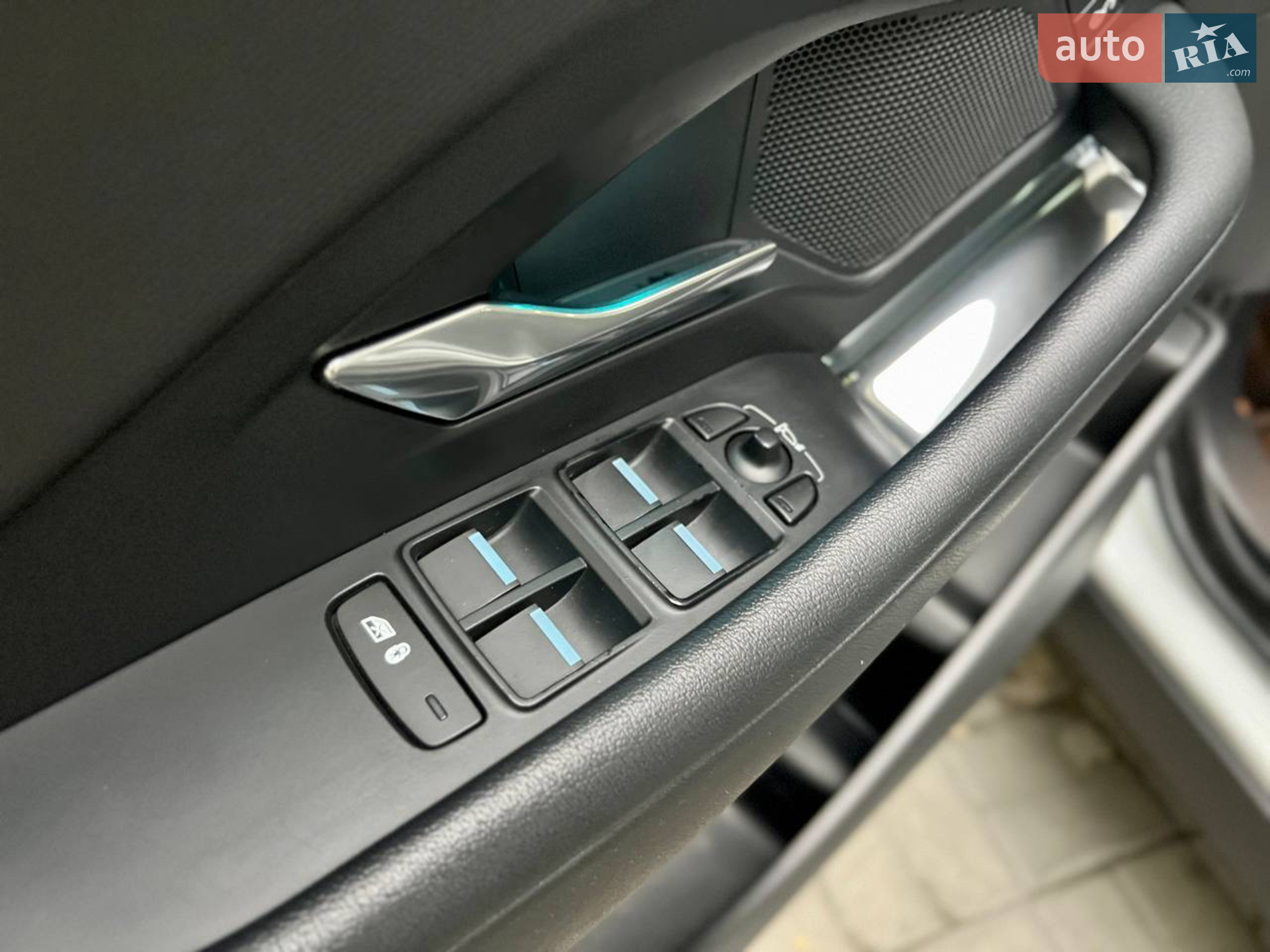 2018 Jaguar E-Pace - мініатюра 20