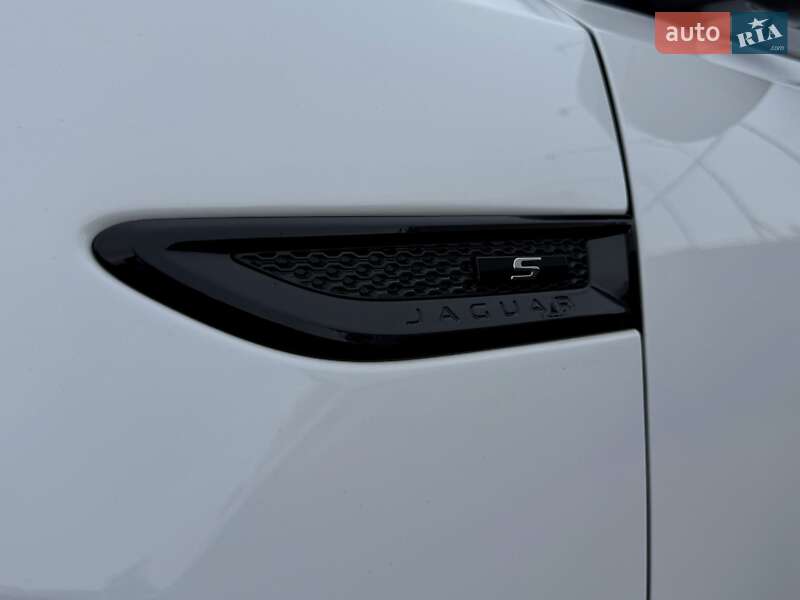 Позашляховик / Кросовер Jaguar E-Pace 2018 в Києві
