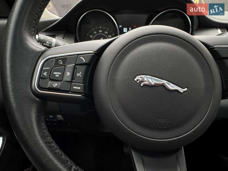 Позашляховик / Кросовер Jaguar E-Pace 2018 в Києві