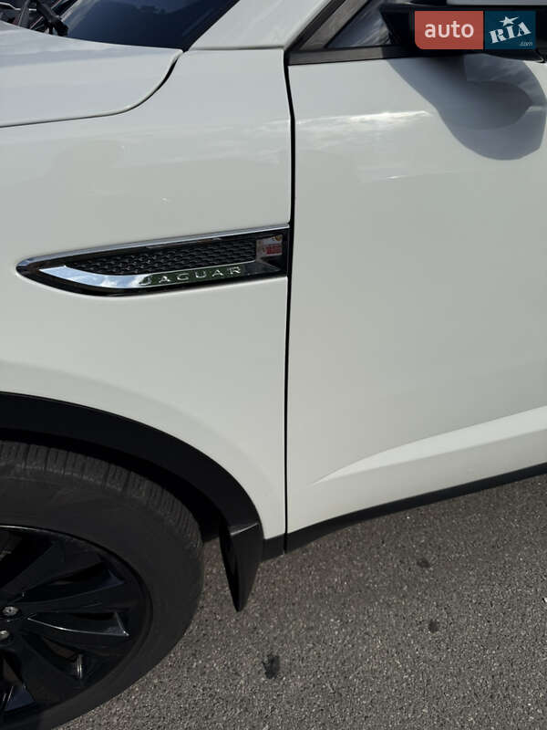 Позашляховик / Кросовер Jaguar E-Pace 2019 в Києві