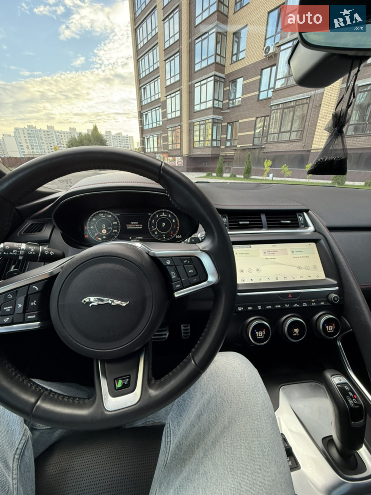 2019 Jaguar E-Pace - мініатюра 13