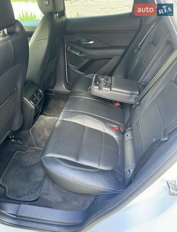 Позашляховик / Кросовер Jaguar E-Pace 2020 в Чернівцях