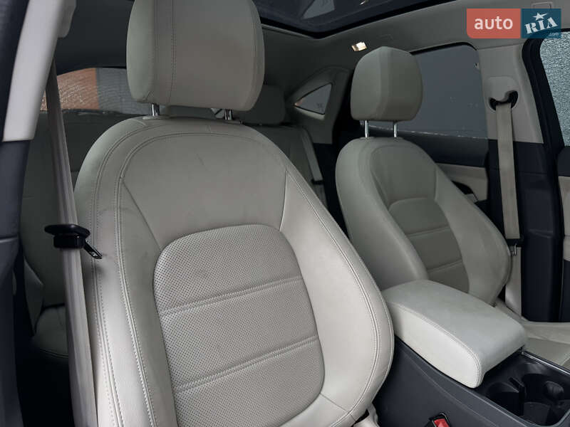 Внедорожник / Кроссовер Jaguar E-Pace 2020 в Киеве