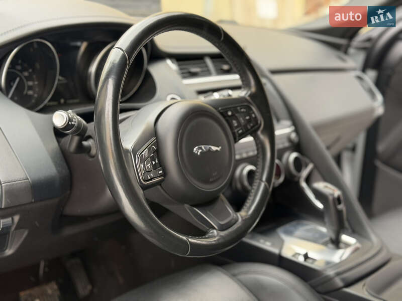 Позашляховик / Кросовер Jaguar E-Pace 2017 в Києві