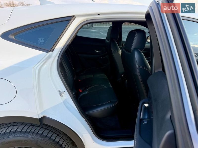 Позашляховик / Кросовер Jaguar E-Pace 2019 в Києві