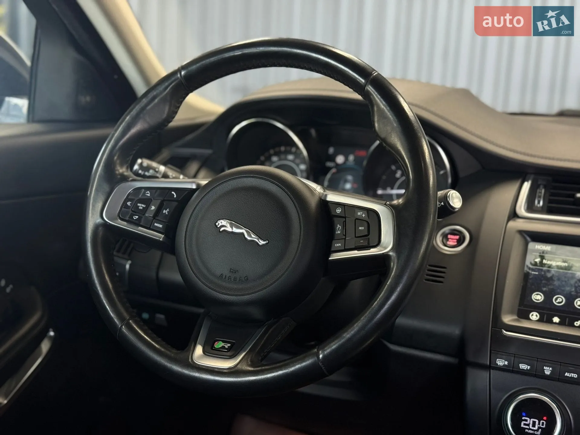 2020 Jaguar E-Pace - мініатюра 25