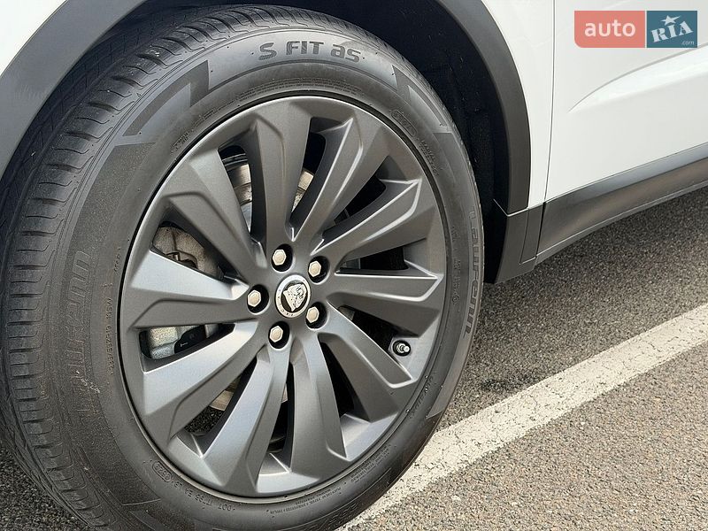 Позашляховик / Кросовер Jaguar E-Pace 2020 в Києві