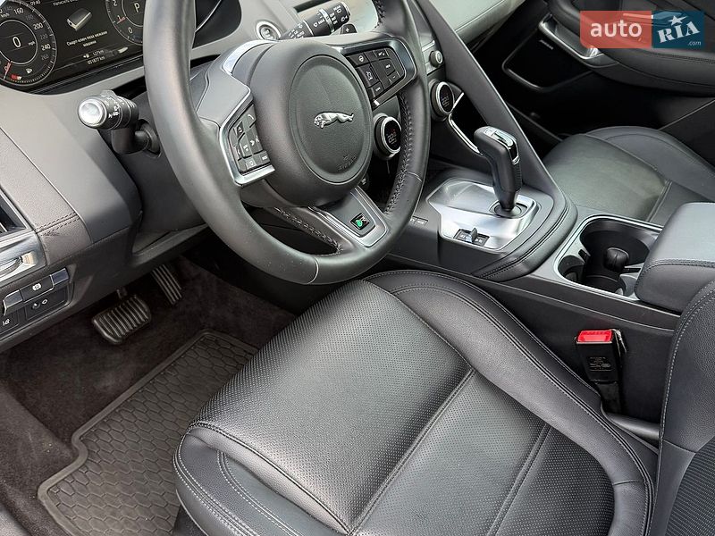 Позашляховик / Кросовер Jaguar E-Pace 2020 в Києві