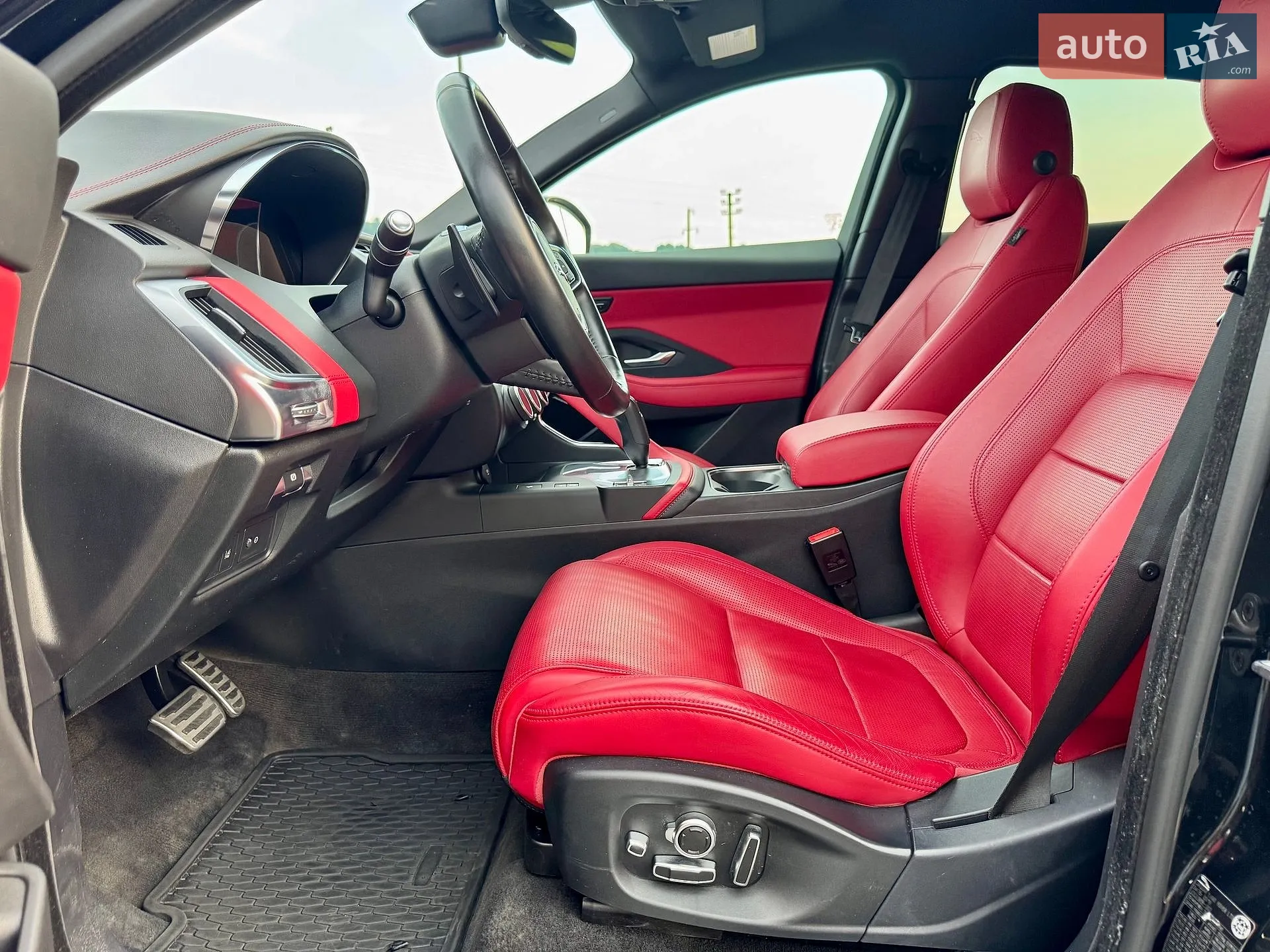2019 Jaguar E-Pace - мініатюра 39