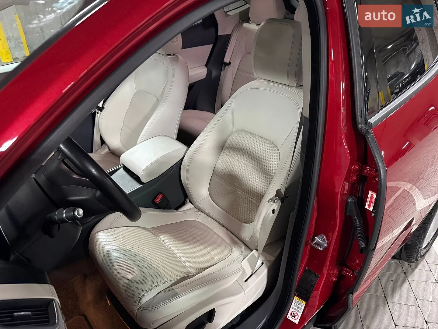 2019 Jaguar E-Pace - мініатюра 32