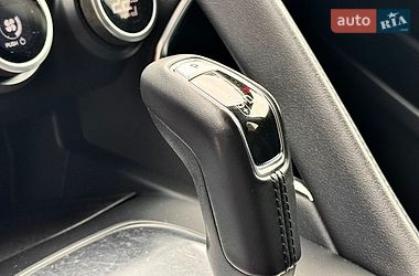 Внедорожник / Кроссовер Jaguar E-Pace 2020 в Киеве