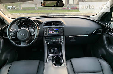 Позашляховик / Кросовер Jaguar F-Pace 2017 в 