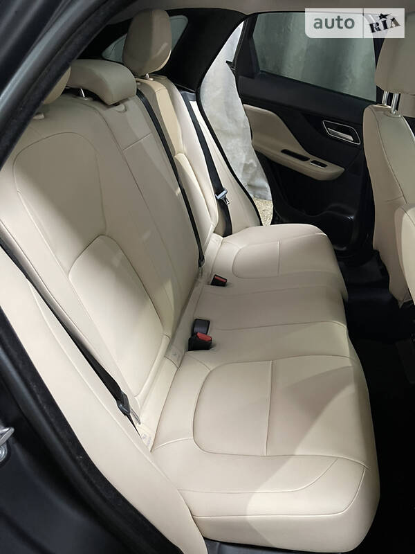 Внедорожник / Кроссовер Jaguar F-Pace 2017 в Черновцах