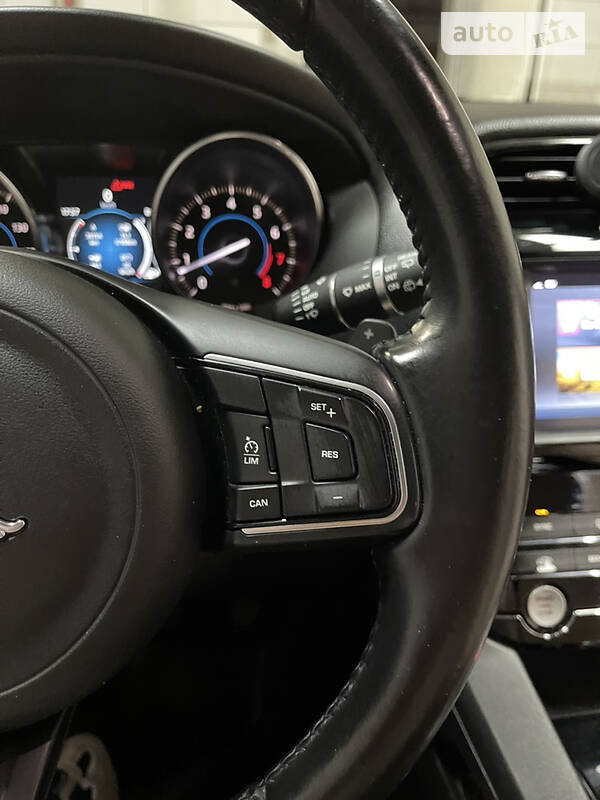 Внедорожник / Кроссовер Jaguar F-Pace 2017 в Черновцах