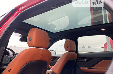 Позашляховик / Кросовер Jaguar F-Pace 2016 в 