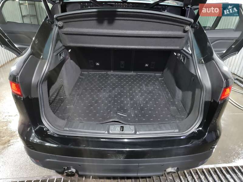 Позашляховик / Кросовер Jaguar F-Pace 2018 в Києві