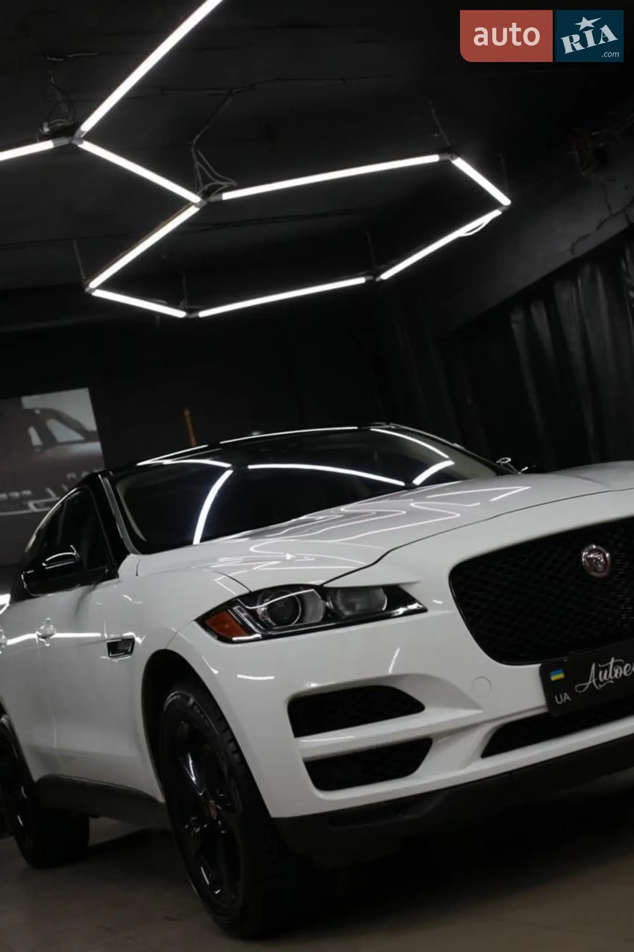 2017 Jaguar F-Pace - мініатюра 5