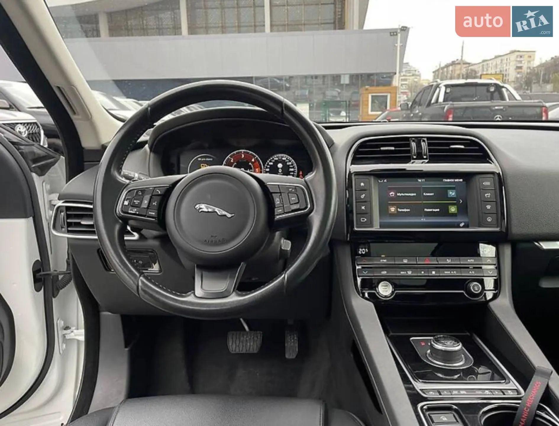 2017 Jaguar F-Pace - мініатюра 10
