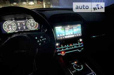 Внедорожник / Кроссовер Jaguar F-Pace 2018 в 