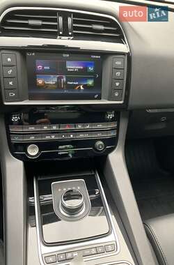 Внедорожник / Кроссовер Jaguar F-Pace 2016 в 