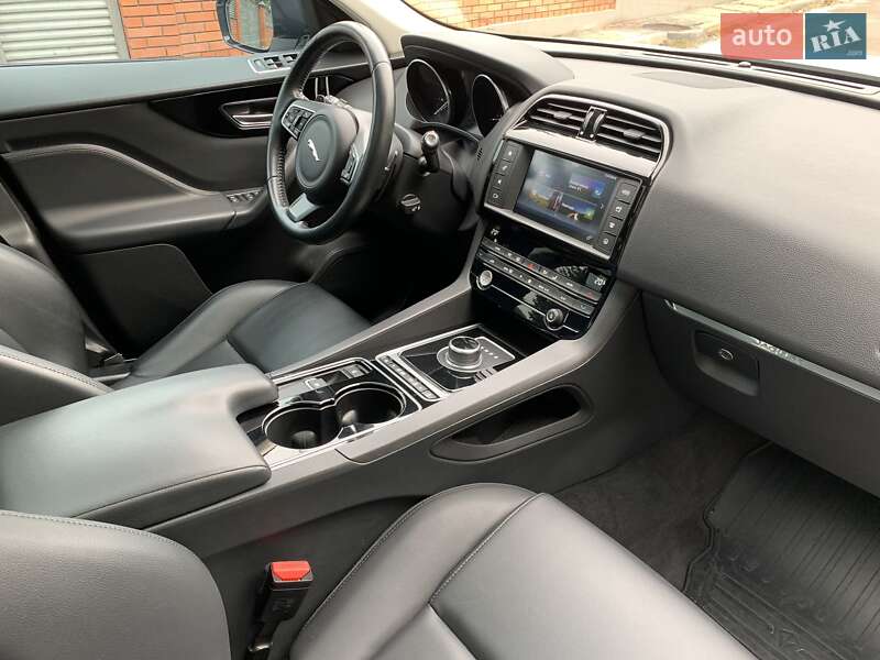 Внедорожник / Кроссовер Jaguar F-Pace 2016 в Львове фото 20 Внедорожник / Кроссовер Jaguar F-Pace 2016 в Львове